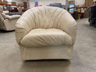 Vintage 80’s Beige Leather Rounded Swivel Chair