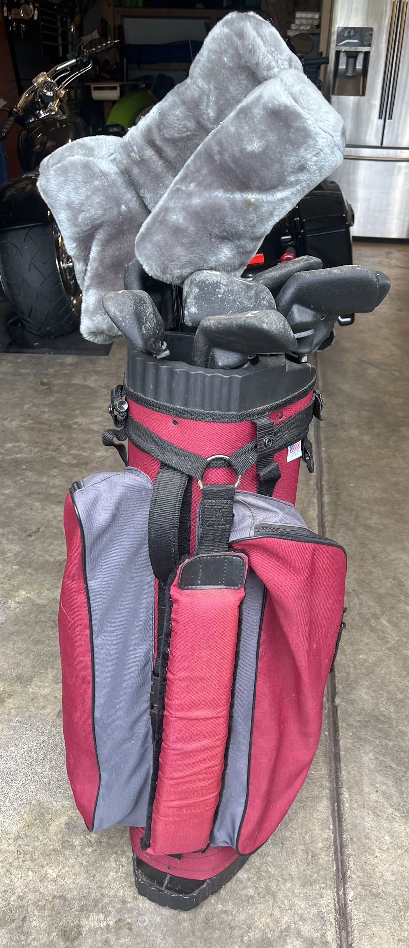 Top Flite golf club set with club covers and cart