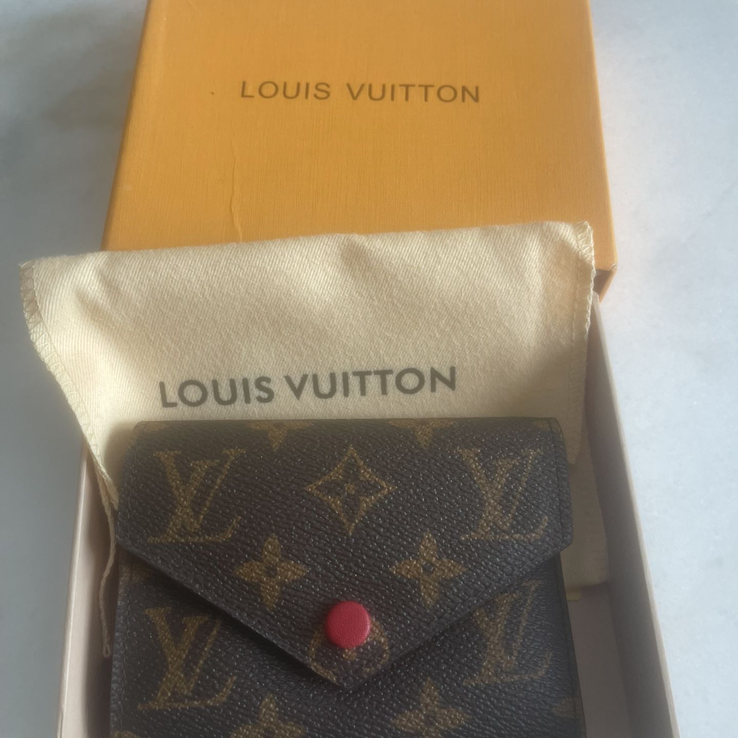 Louis Vuitton Monogram Bifold- Unisex Wallet for Sale in Phoenix, AZ -  OfferUp