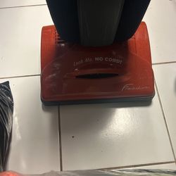 Simplicity Freedom Cordless vacuum 