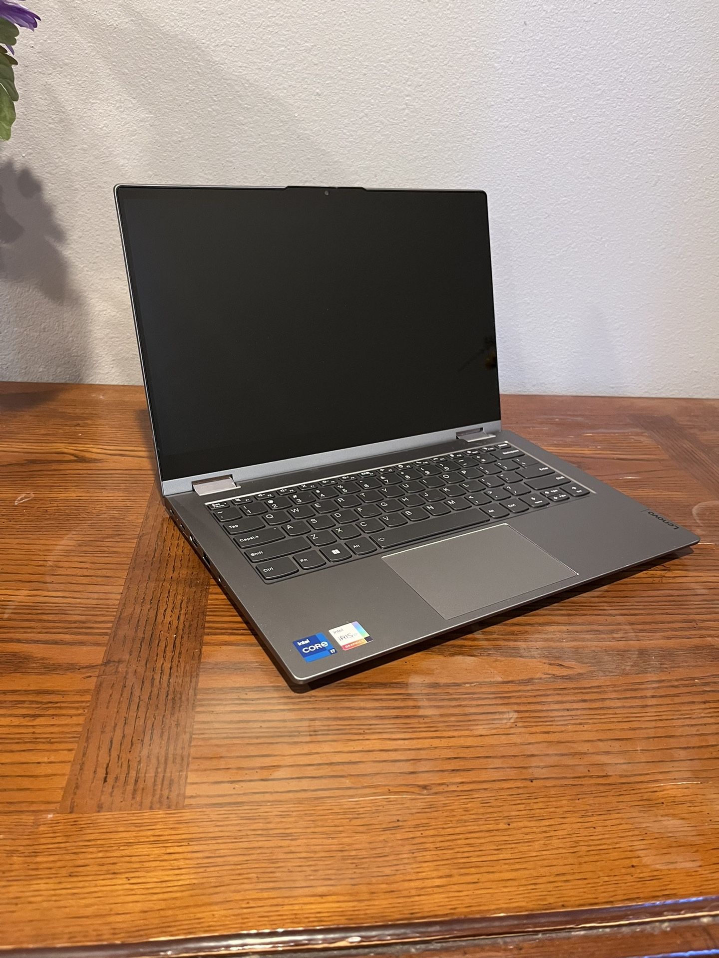 Lenovo Yoga 7i 14" Touchscreen Hybrid • LPDDR5 Memory • 500gb SSD • Under Warranty