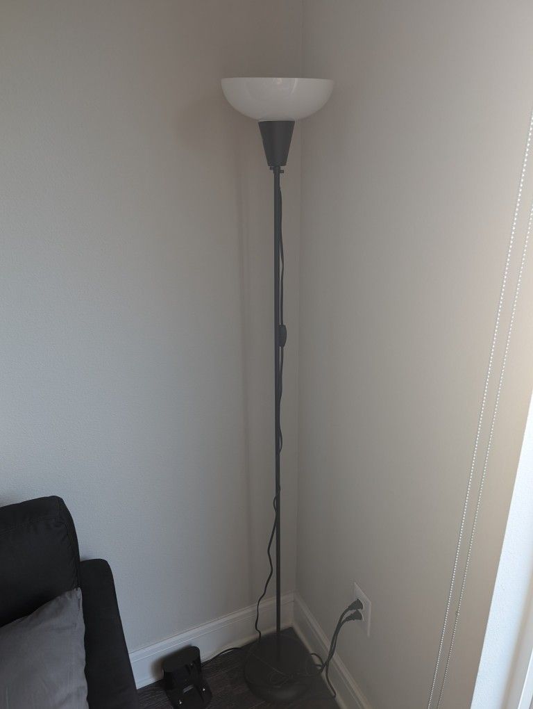 4 IKEA lamps with bulbs