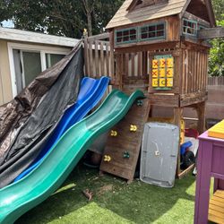 PLAY SET SWINGS INCLUDED P/up In Downey
