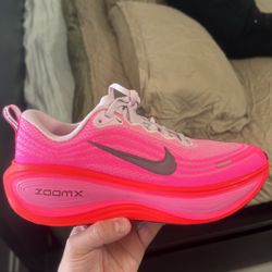 Nike Vomero Plus Hyper Pink Size 10 W