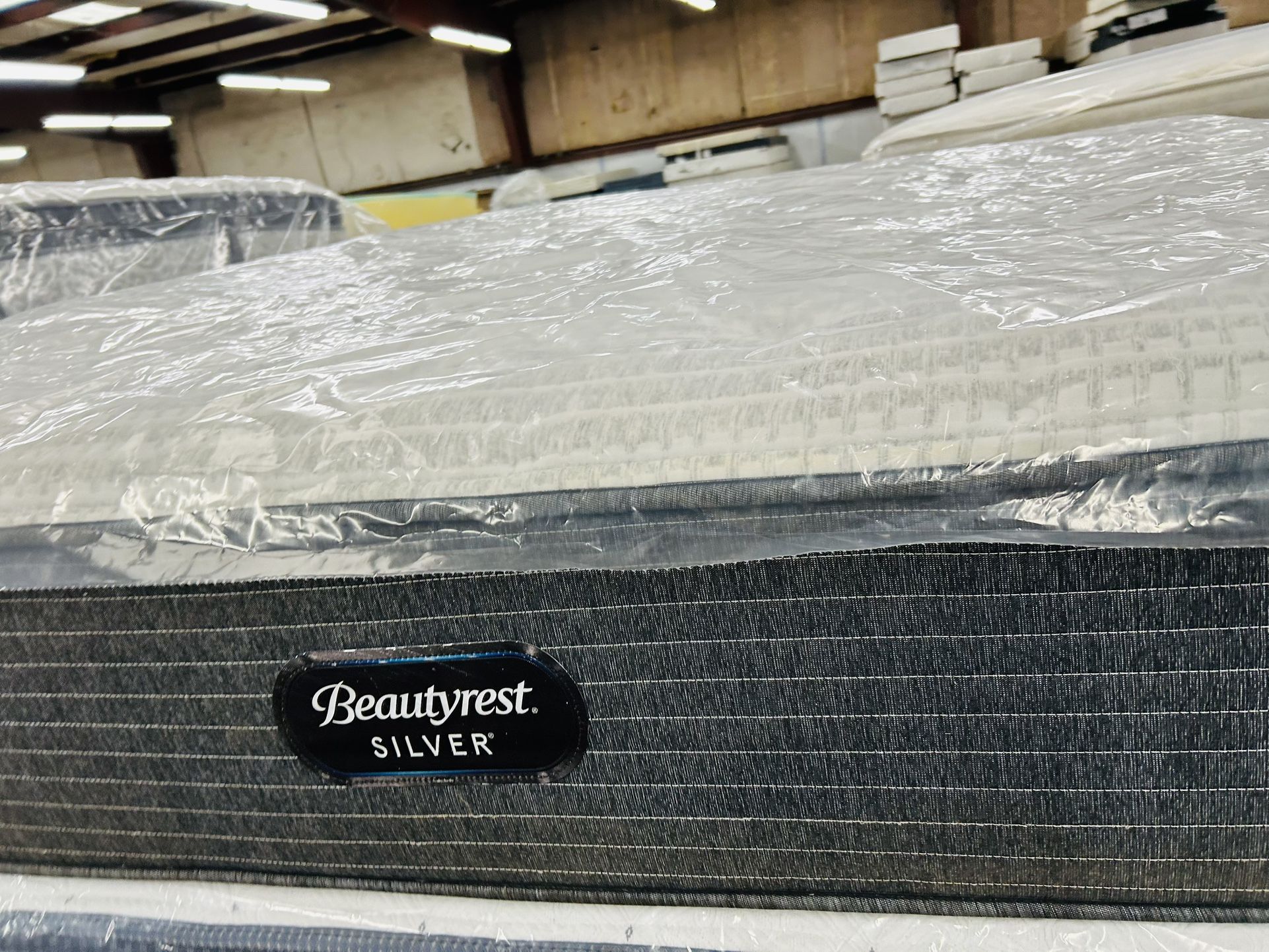King Beautyrest Silver Mattress And Boxspring