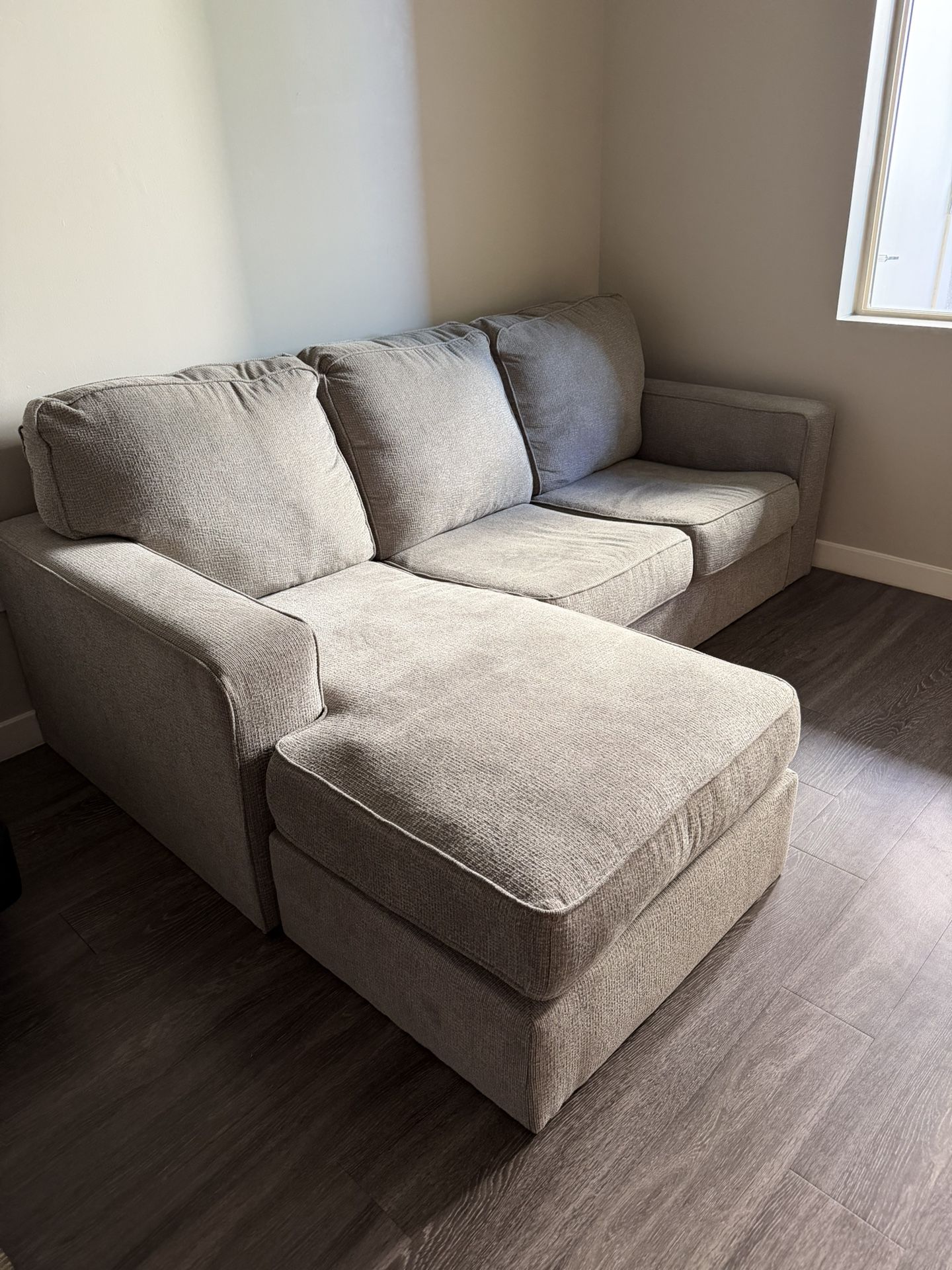 Sectional Couch W/ Reversible Chaise 