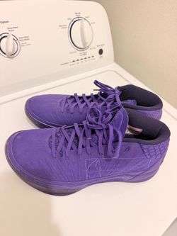 Kobe Bryant OG purple shoes size 9.5
