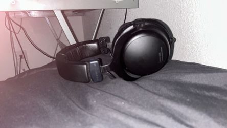 Mmx 300 Comes with mic attached