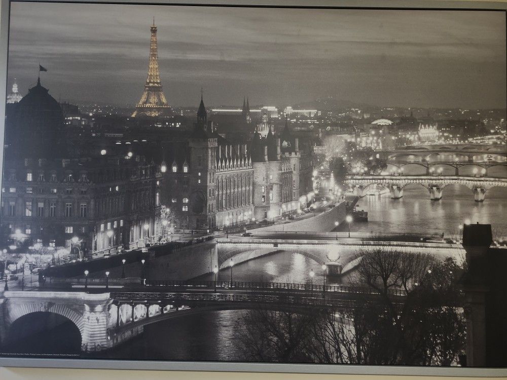 Large eiffel tower picture