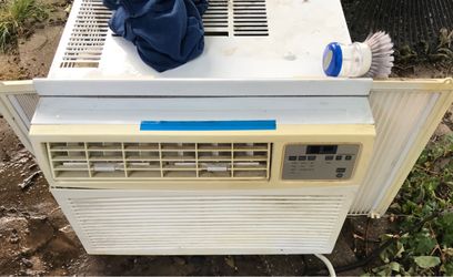 GE Window Air Conditioner Unit 10,000 BTUS