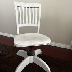 WHITE ROLLING CHAIR