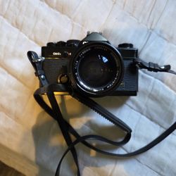 OLYMPUS OM-2 Black SLR Film CAMERA w/50mm 