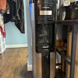 Water Dispenser, Hot & Cold