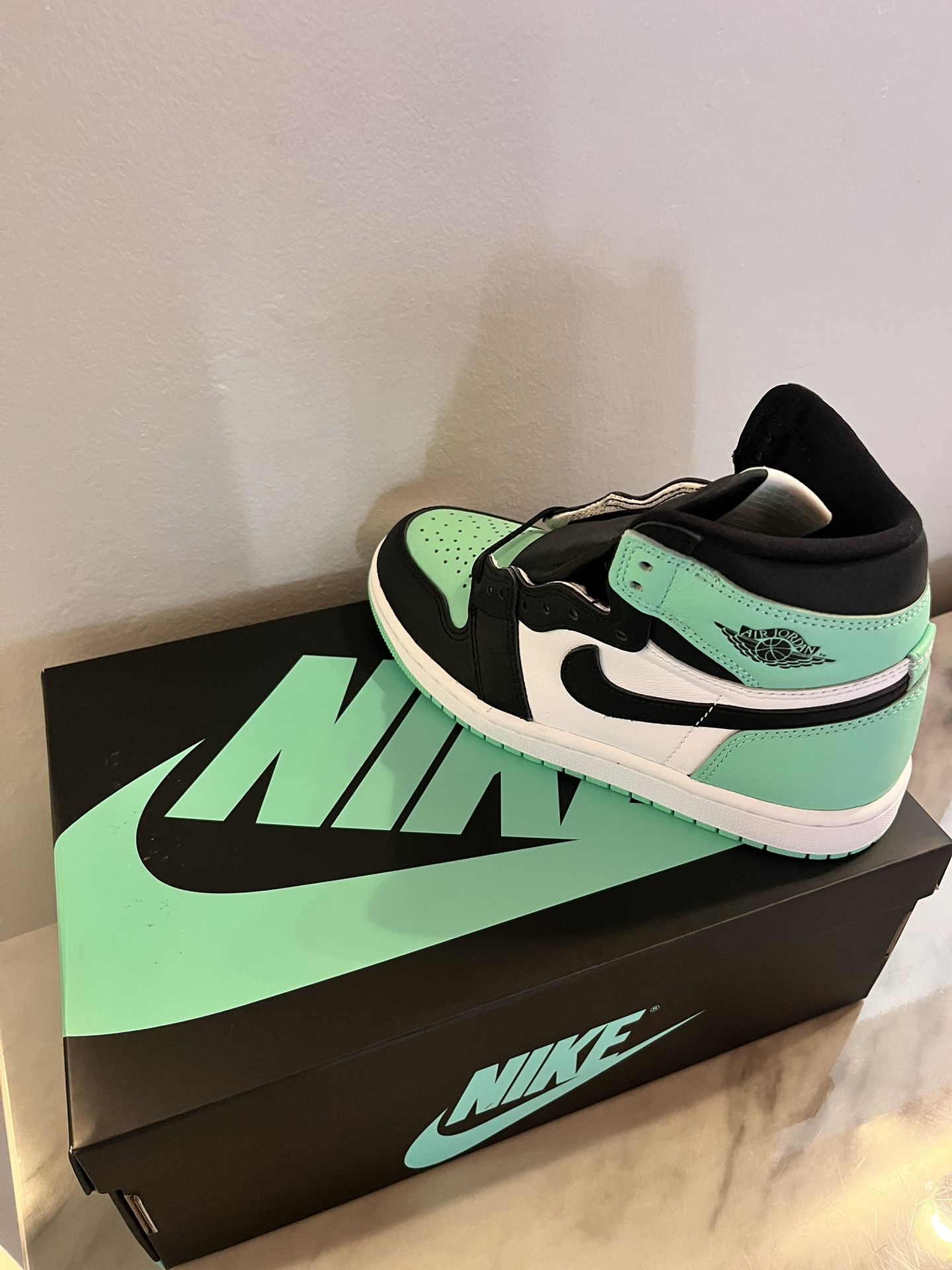 Air Jordan Retro High OG Green Glow