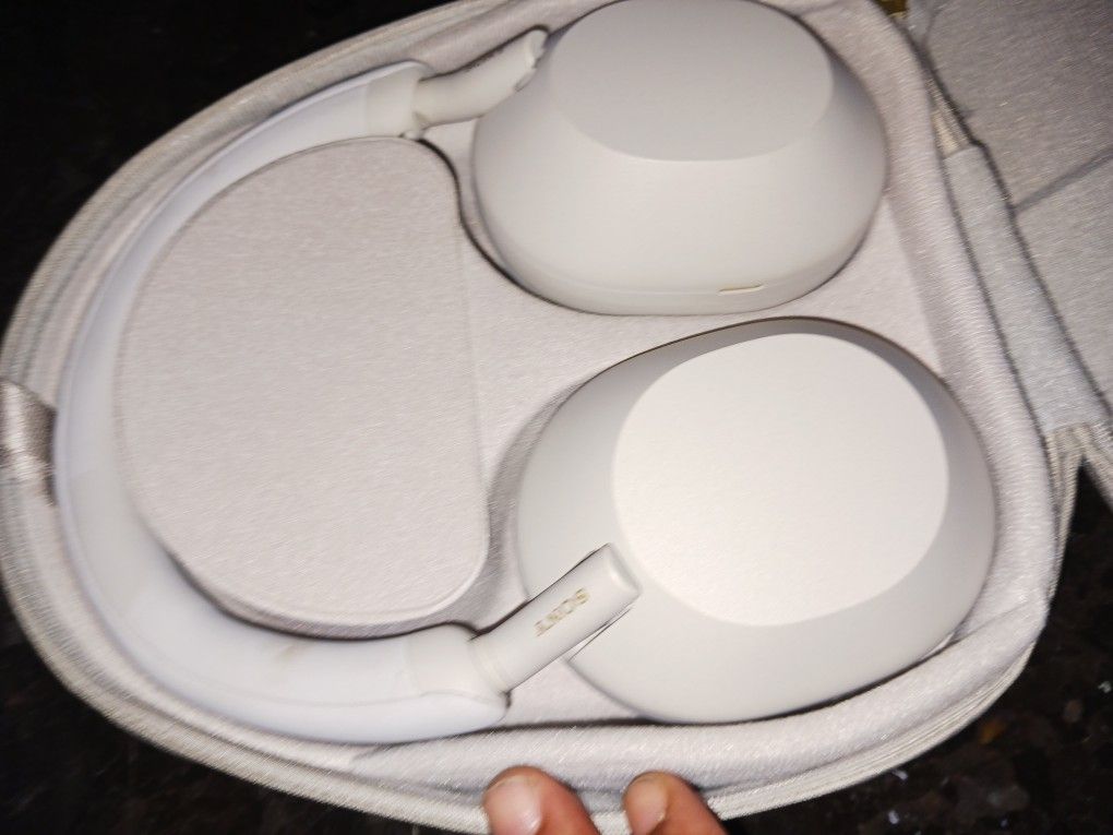 Wireless Sony Noise Canceling Headphones