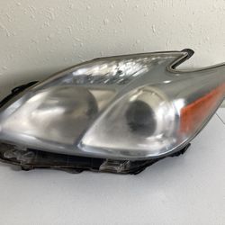 2010-15 Toyota Prius OEM Driver Headlight