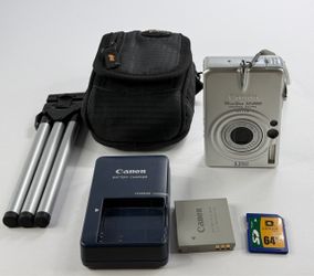 Canon PowerShot SD200 Digital ELPH 3.2MP Silver Camera Bundle Tested Working Card Bag Charger