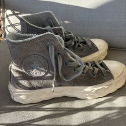 Women’s Converse Chuck Taylor All-Star Hi top Sneakers - Size 7 