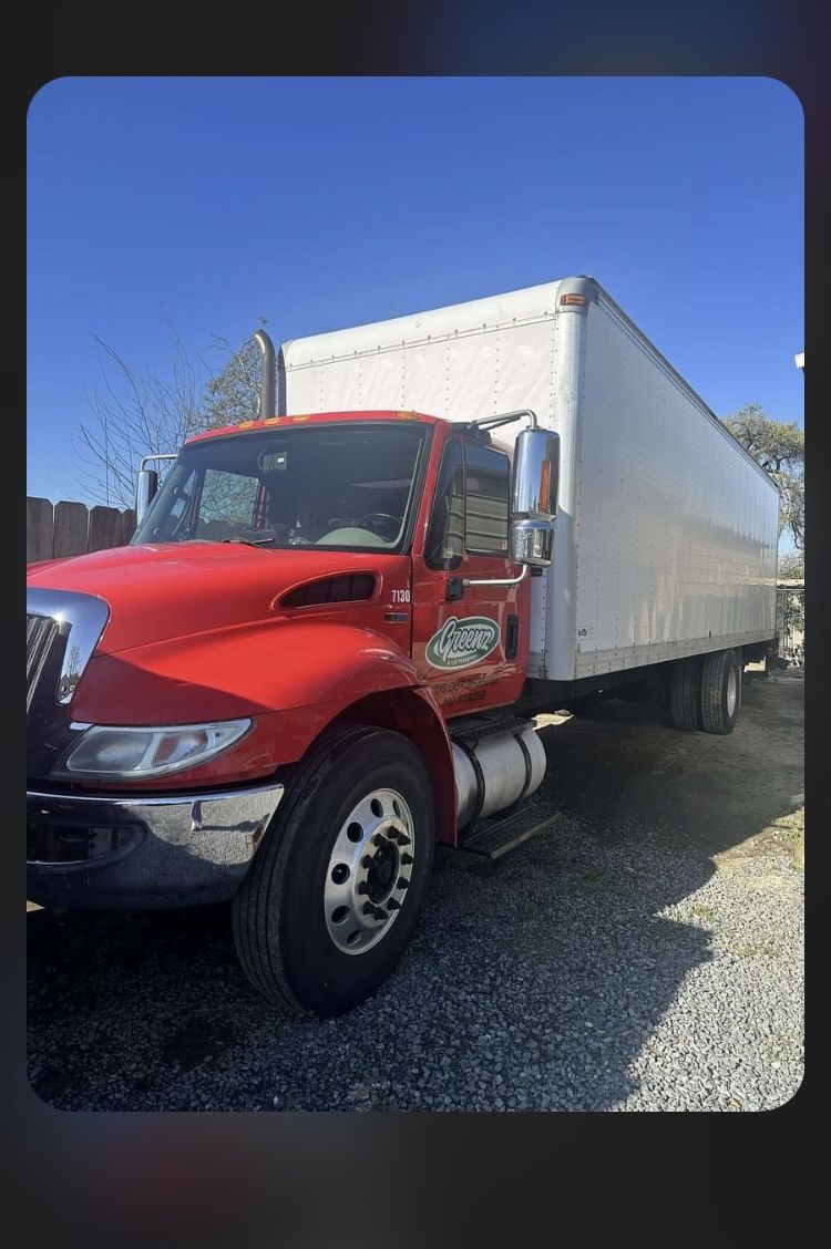 BOX TRUCK FOR SALE 