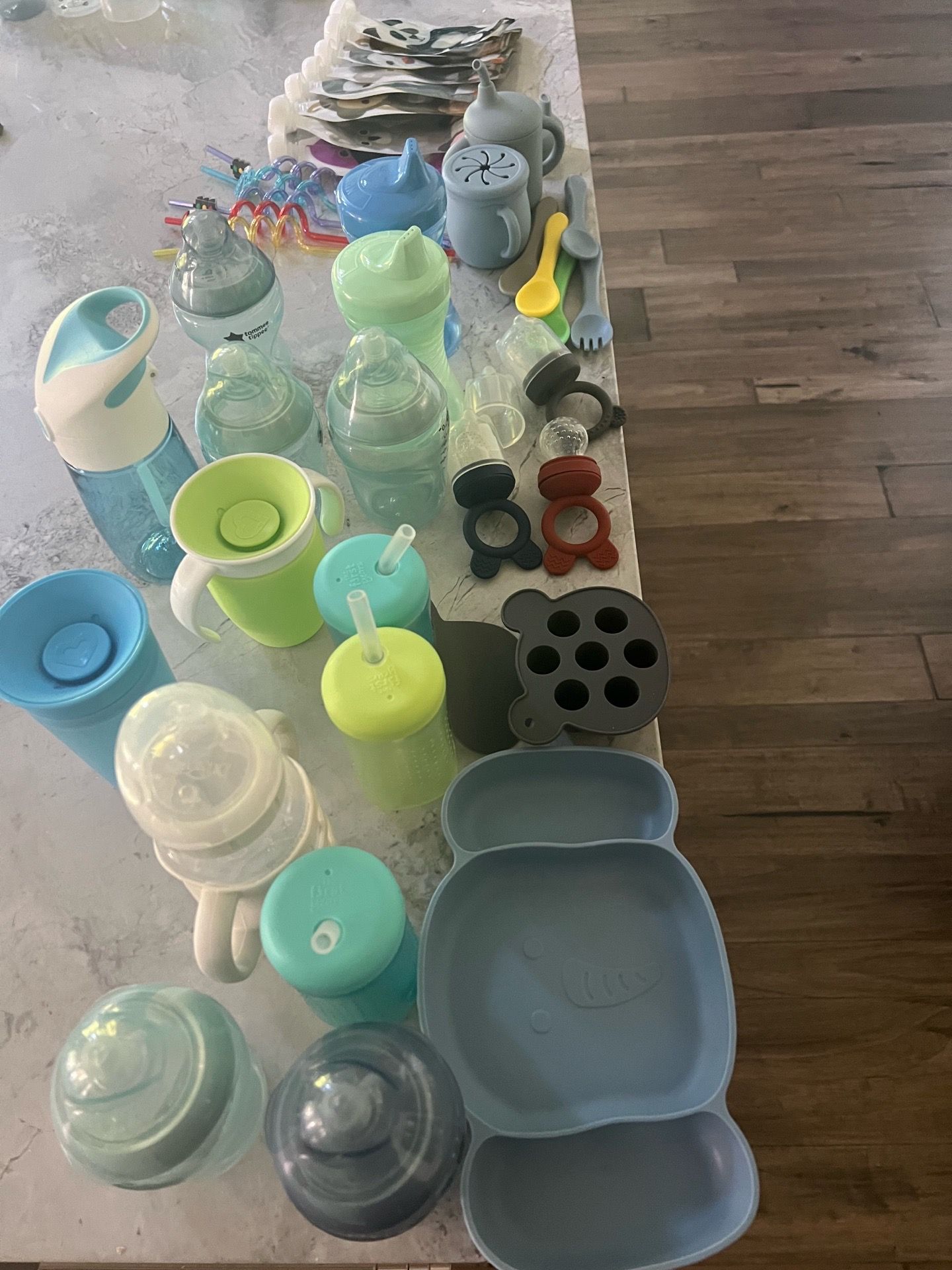 Baby and Toddler Bottles, Plates, Spoons, Frozen Accessories, Straws...