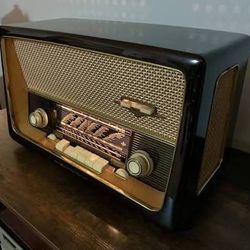 Vintage Radio As-is