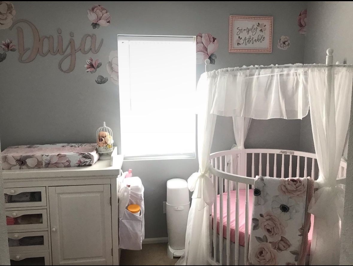 Round Crib & Changing Table