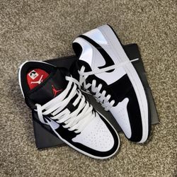AIR JORDAN 1 LOW SE (size 10 Men)