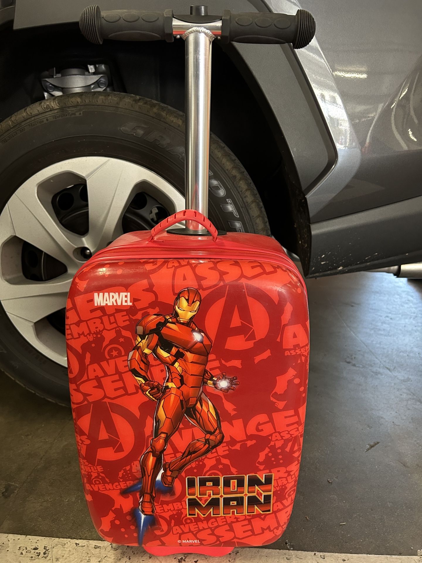 Kids Suitcase With Build In Ride Scooter Like new
