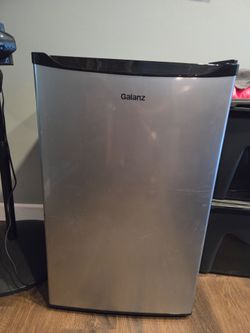 Galanz 4.3 cu ft Mini Fridge