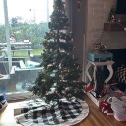 Prelit Artificial Xmas Tree 5.5ft