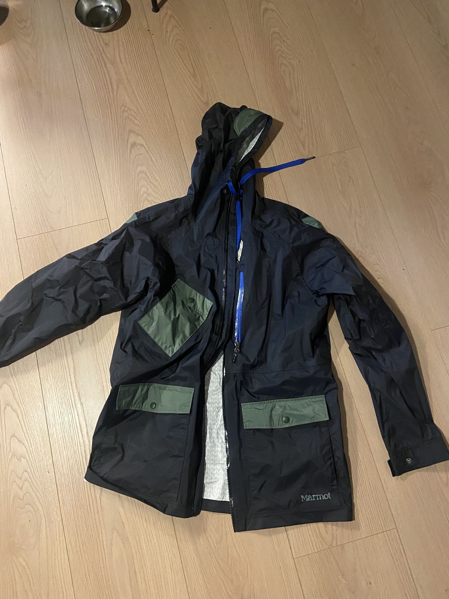 LOW PRICE MOVING- MARMOT $240 RETAIL RAIN JACKET
