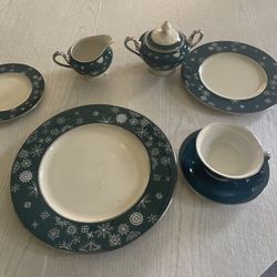 Sixteen Piece China Set