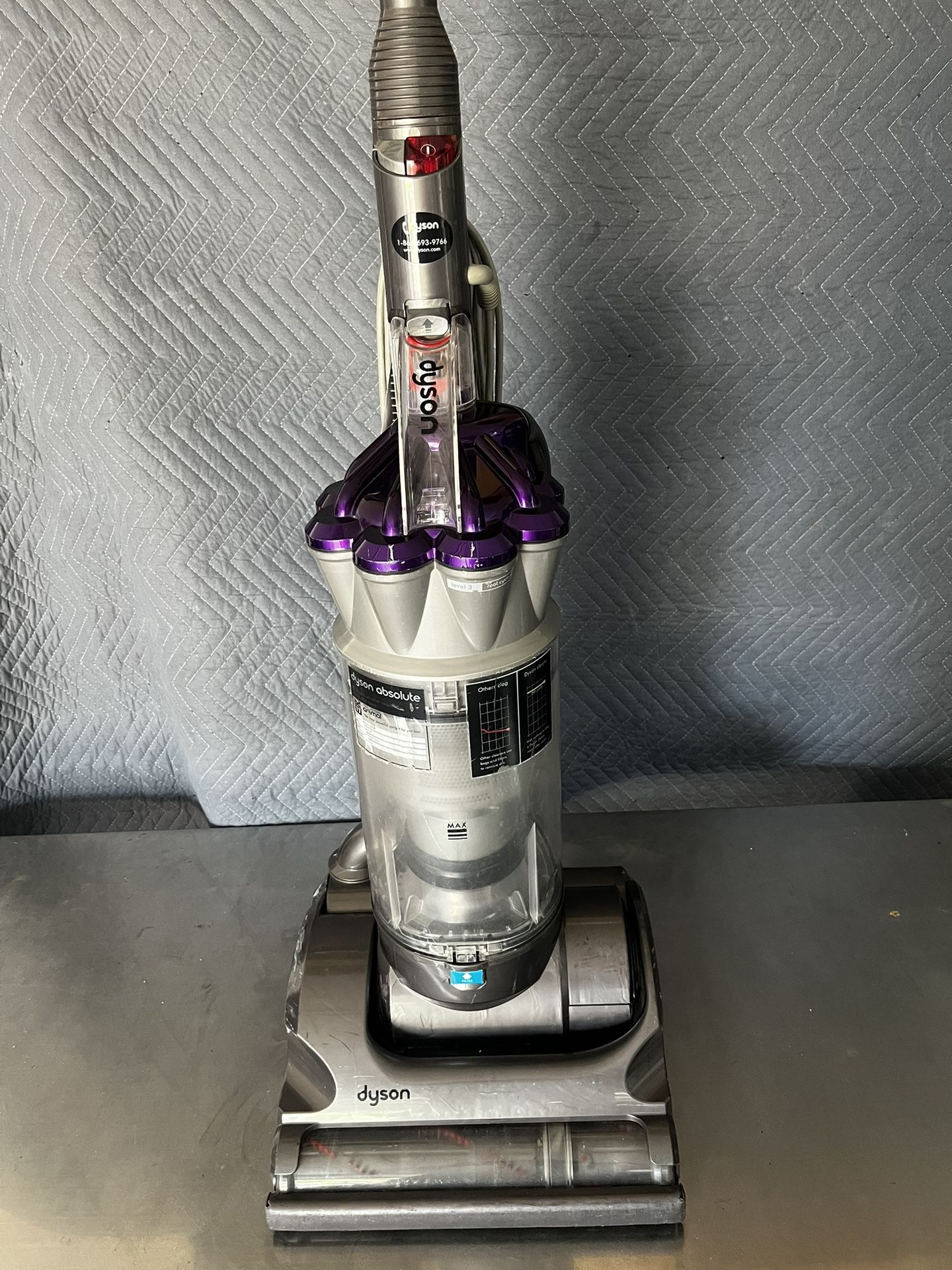 DYSON Vacuum Cleaner