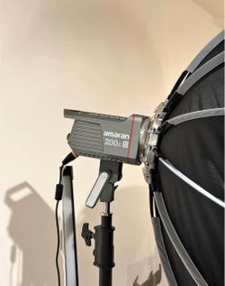 Amaran 200x S Bi-Color LED Light + Parabolic Softbox & Grid