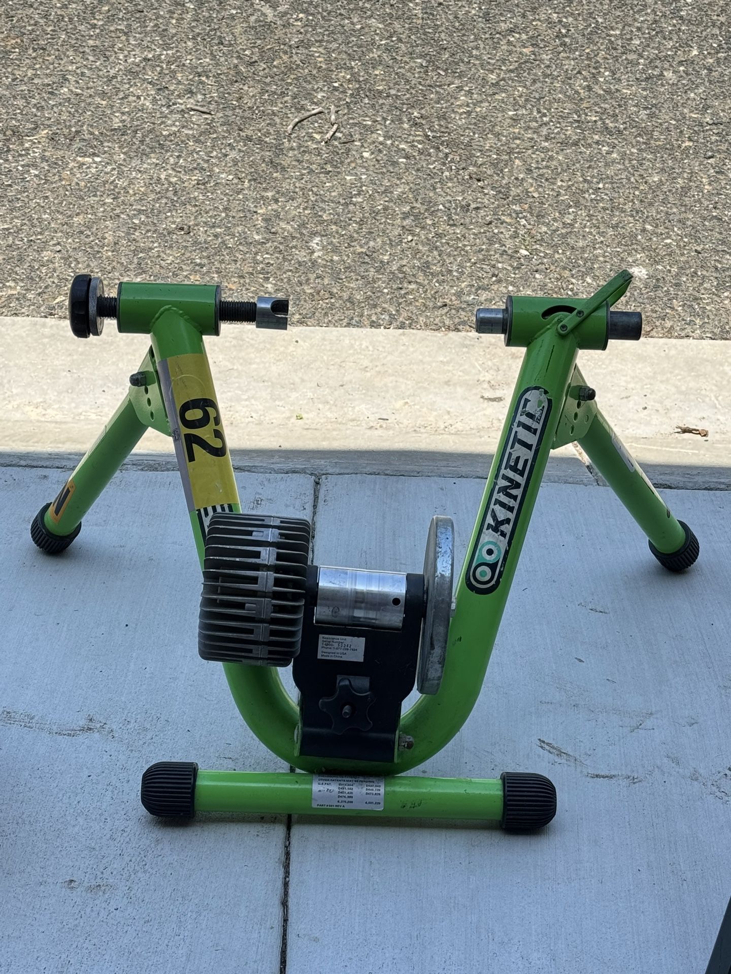 Kinetic T-699C Road Machine Fluid Bike Trainer Green Foldable