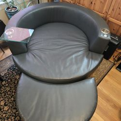 Round Loveseat & Ottoman