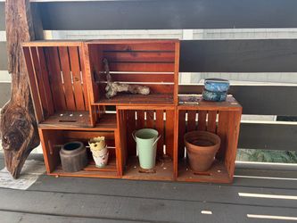 Shelf / plant holder
