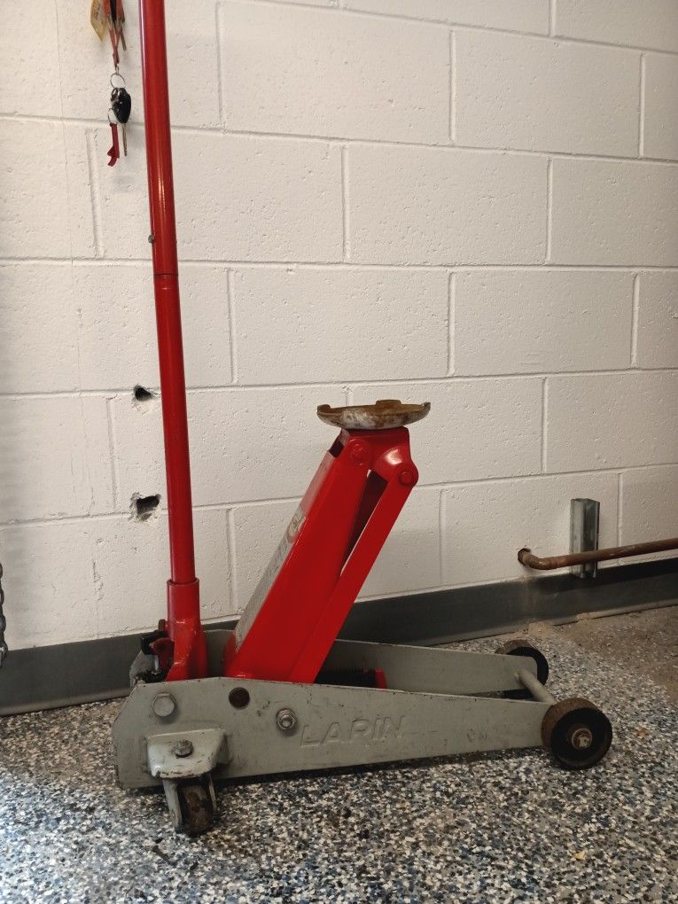 FLOOR JACK