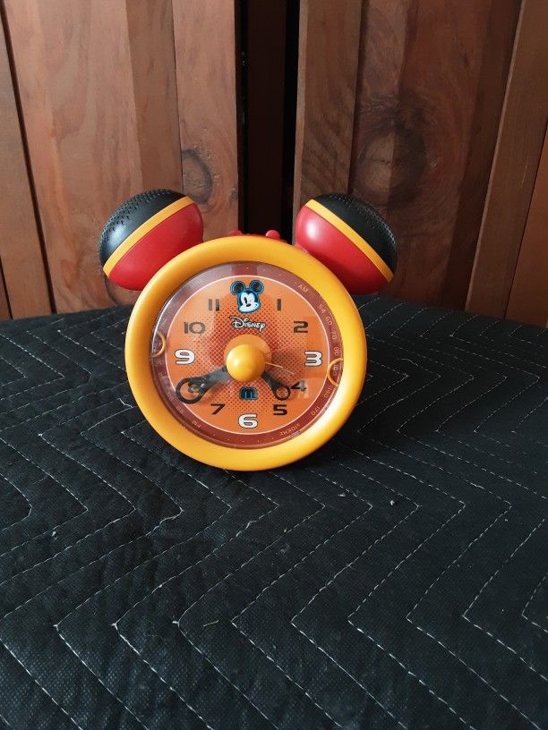 1990s Mickey Mouse Radio Alarm Clock ⏰.  