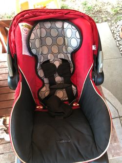 Britax B-Safe Car seat with base.