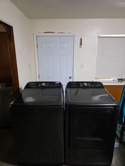 BLACK STAINLESS STEEL SAMSUNG WASHER AND DRYER SET BOTH ELECTRIC XL CAPACITY 5.0 CU CLEAN AND DESINFECTED DELIVERY AVAILABLE FOR EXTRA FEE