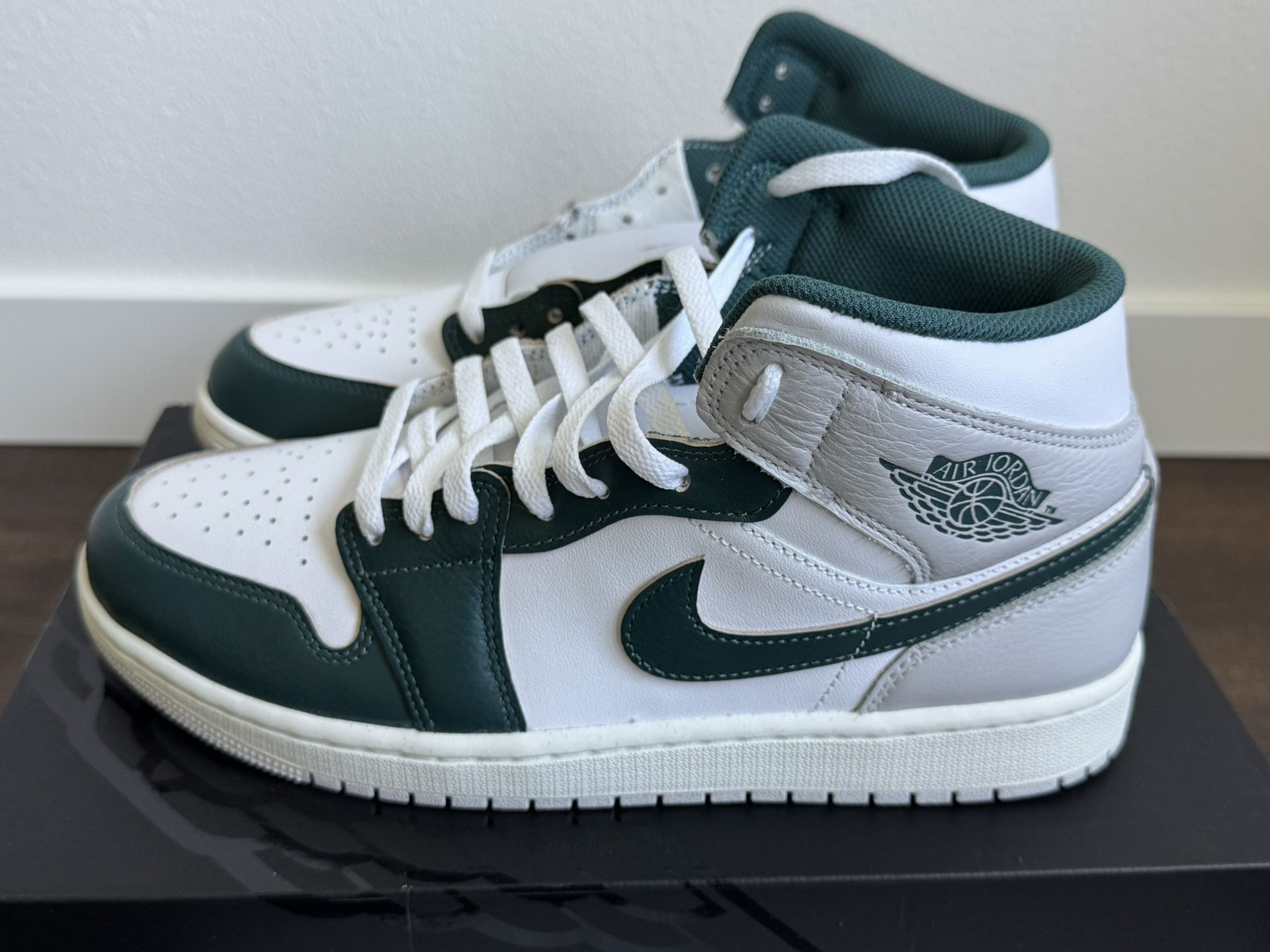 Brand New Air Jordan 1 Mid SE "Oxidized Green" - Size M9.5/W11