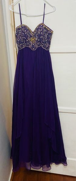 Beautiful purple Gown - ornate bodice (M)