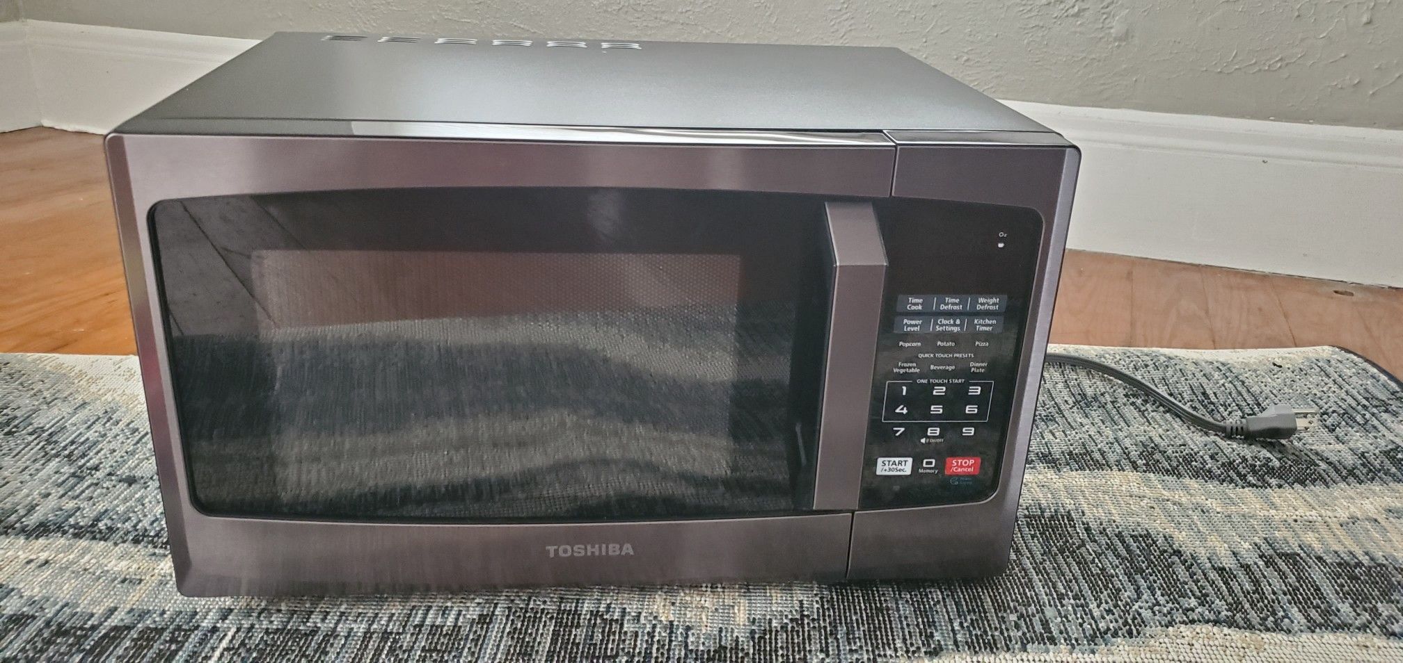 Toshiba EM925A5A-BS Microwave Oven with Sound On/Off ECO Mode and LED Lighting, 0.9 Cu. ft/900W, Black Stainless Steel