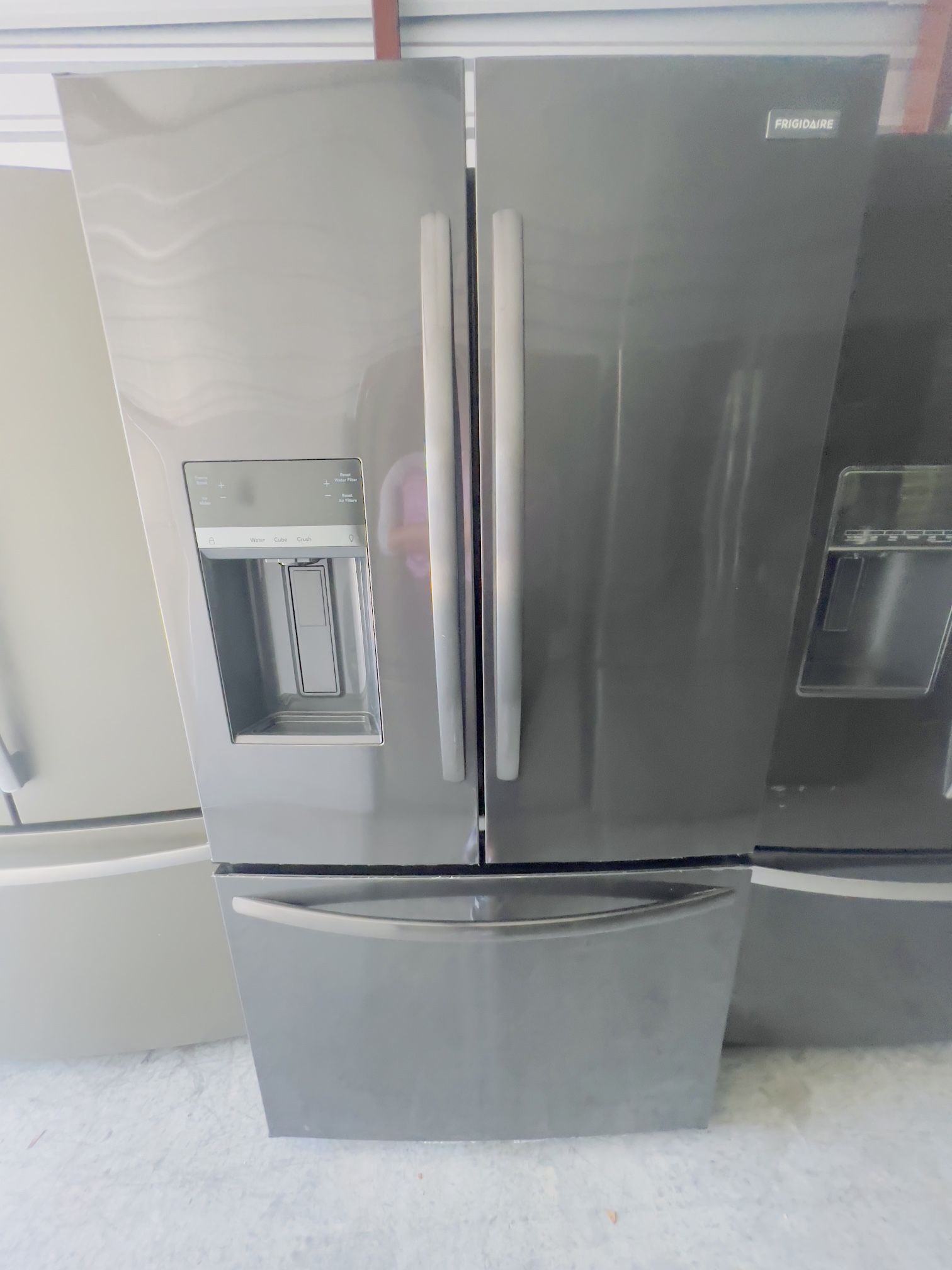 Beautiful Units With Ice And Water In The Door Newer Than 2023