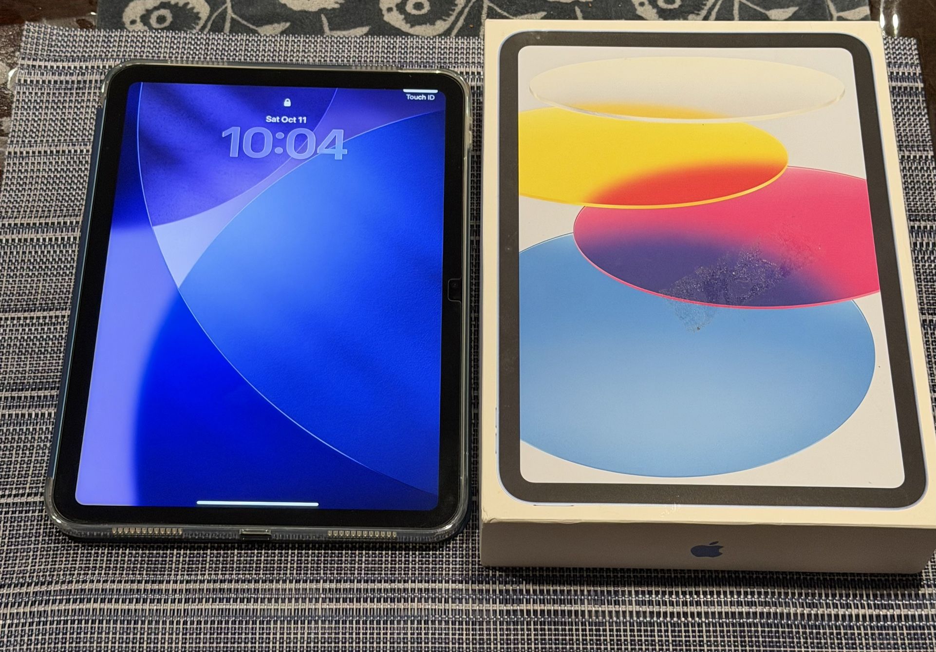 iPad 10th Generation 64 GB in Blue