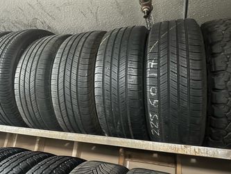 SET OF TIRE 225 60 17 MICHELIN 85% LIFE