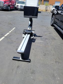 ORANGE COUNTY - Nordictrack Rowing machine - Magnetic resistance- $1000