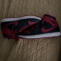 Used Jordan 1 Mids