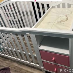 crib with changing table